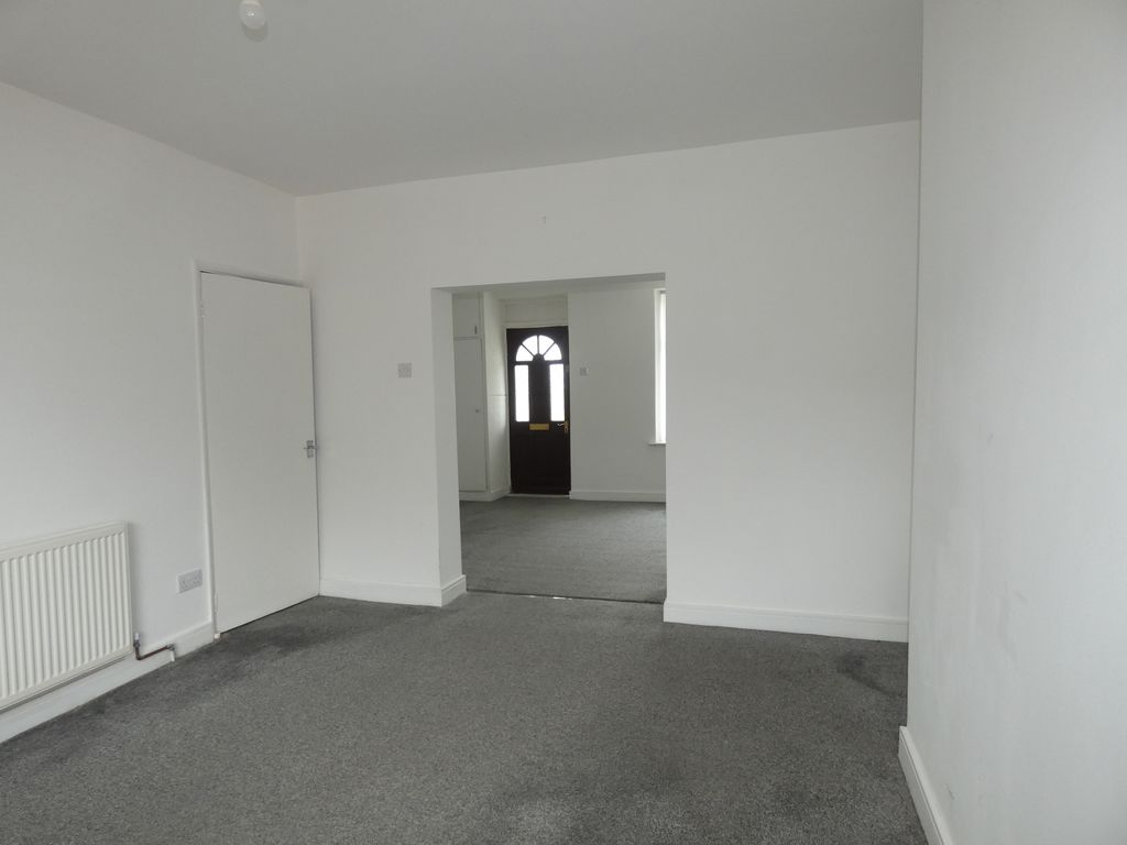 Kitchen/Diner into Lounge- click for photo gallery